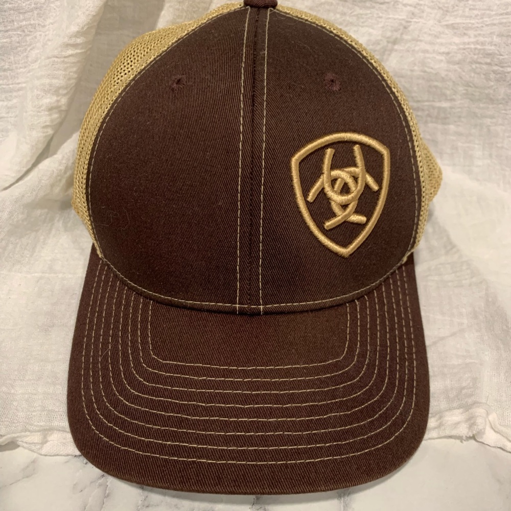 ARIAT Gray Richardson Style 112 Embroidered Snapback Mesh Adjustable Trucker Hat